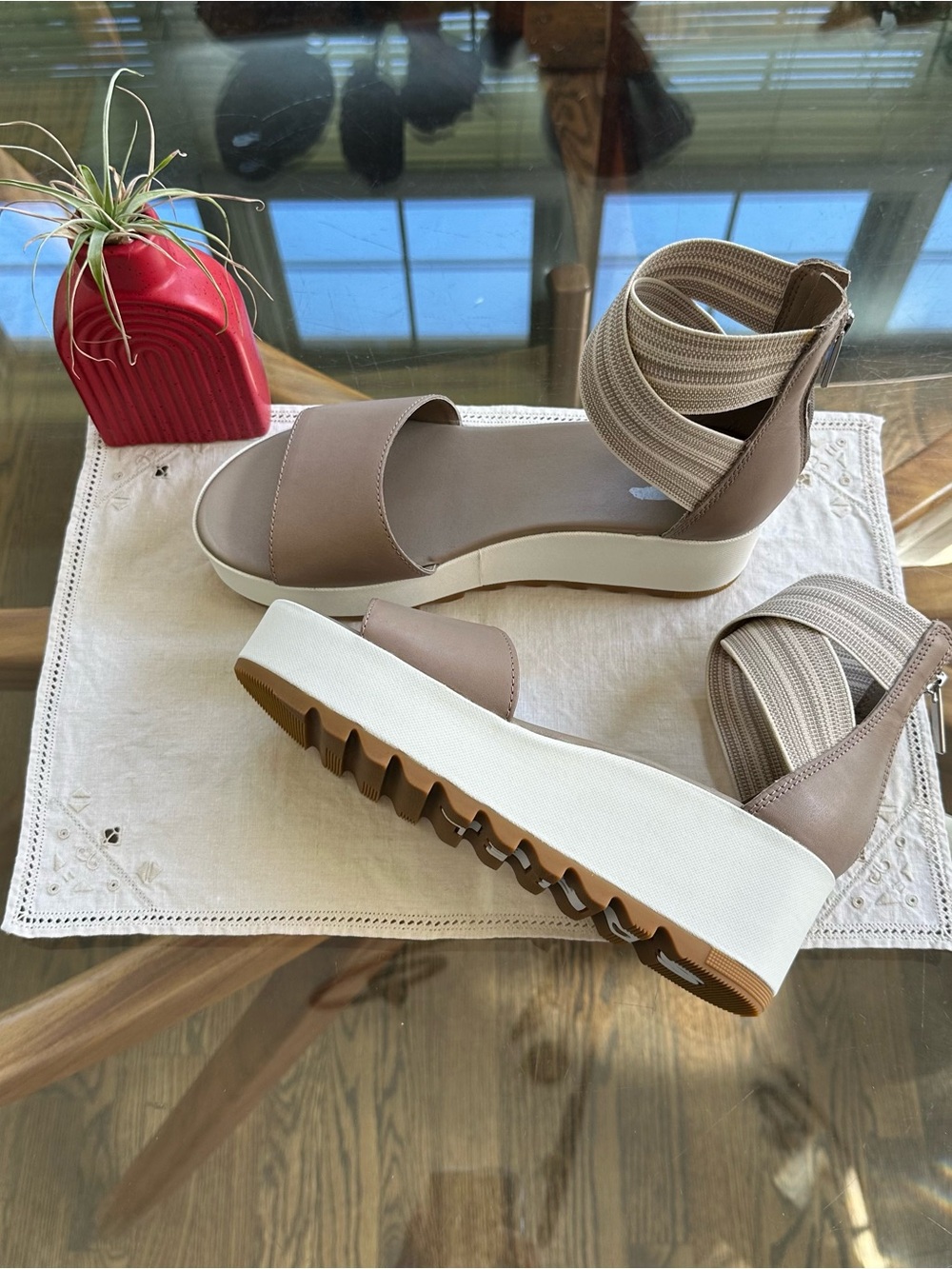 NWOT Sorel Cameron 8.5
Platform Ankle Strap
Leather Sandals Taupe